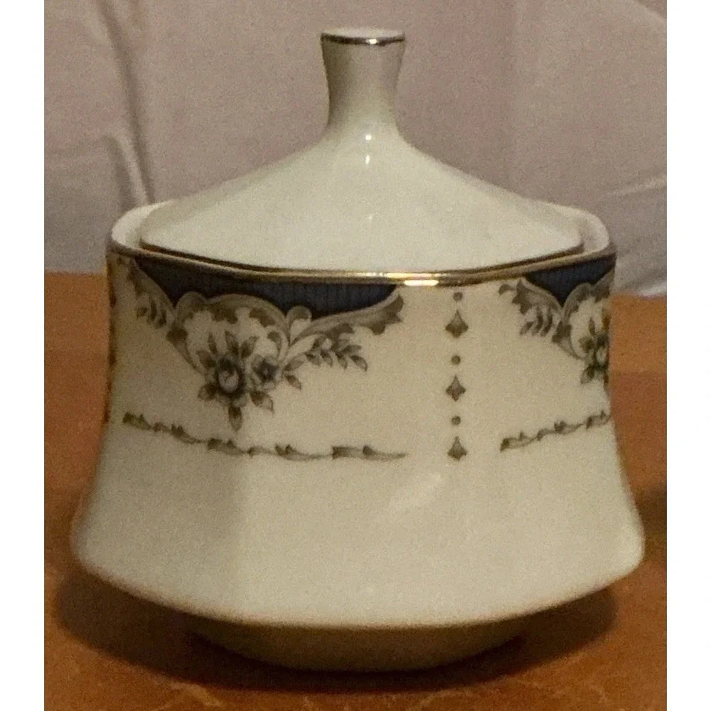 Seizing Fine China Mood Indigo 7936 Cream And Sugar Bowls, Retired